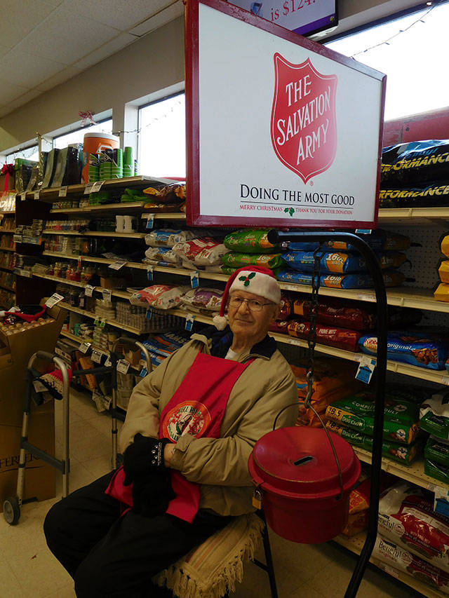 Betsy Seidel photo of Arnold Samules as a Salavation Army Kettle Bell Ringer at the Ocean Shores IGA.