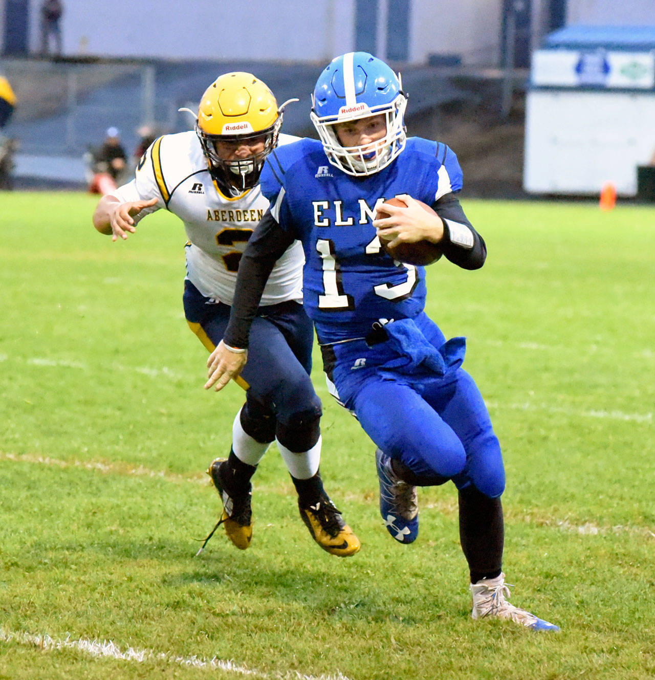 Elma quarterback Cody Vollan (13) sprints away from Aberdeen’s Dillen Espana during the Eagles’ 42-0 win last week. Elma hosts Castle Rock while Aberdeen welcomes Kelso to Stewart Field on Friday. Both games are scheduled to start at 7 p.m. (Photo by Sue Michalak)