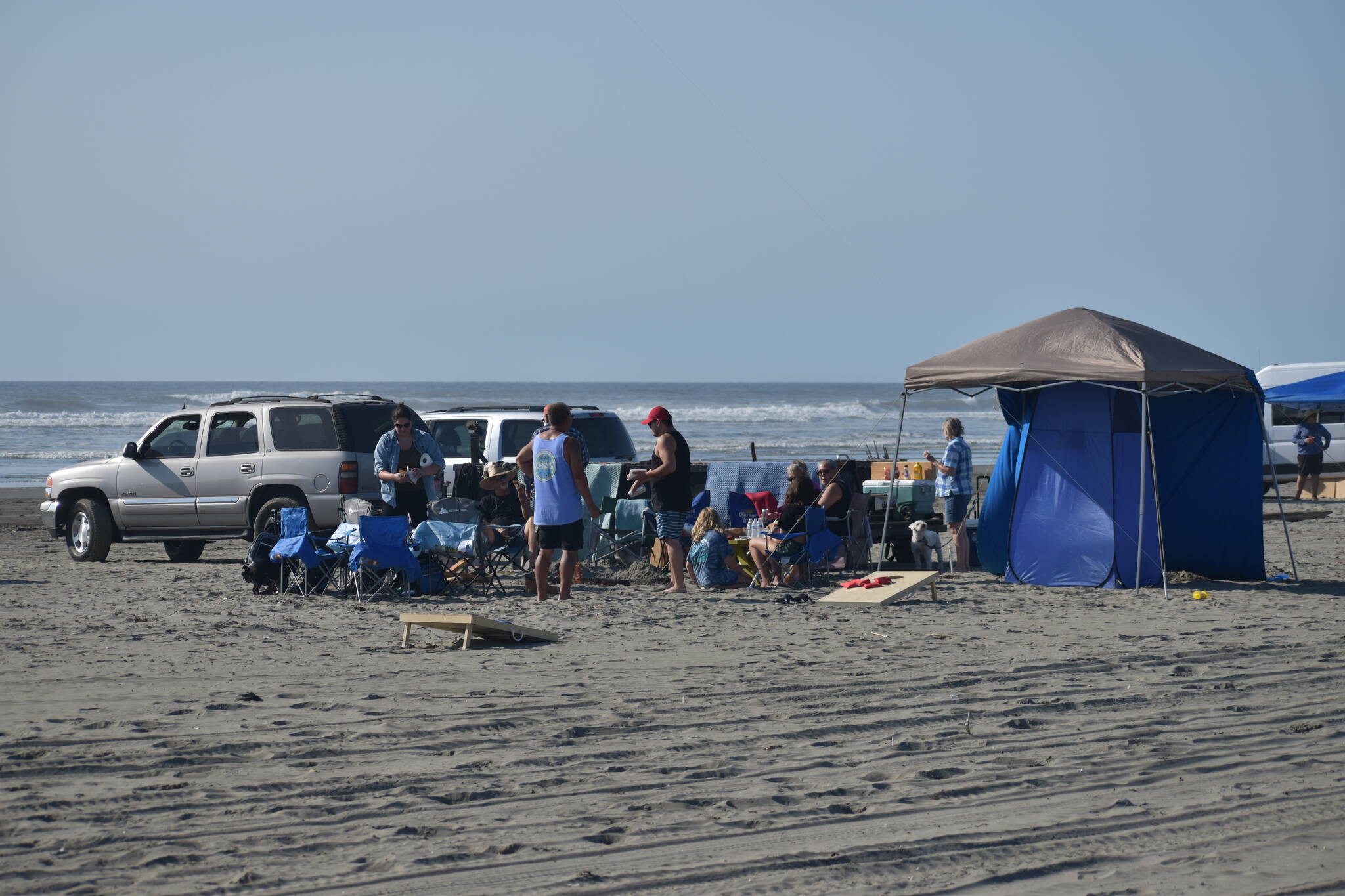 (Allen Leister | The Daily World)
                                As weather temperatures climbed near the 70-degree mark with mostly sunny conditions in Ocean Shores, the beaches were packed during the three-day weekend.